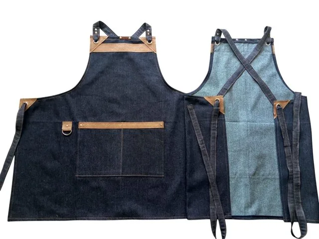 Delantal en Jean con Apliques en Sintético — Jean + Sintético